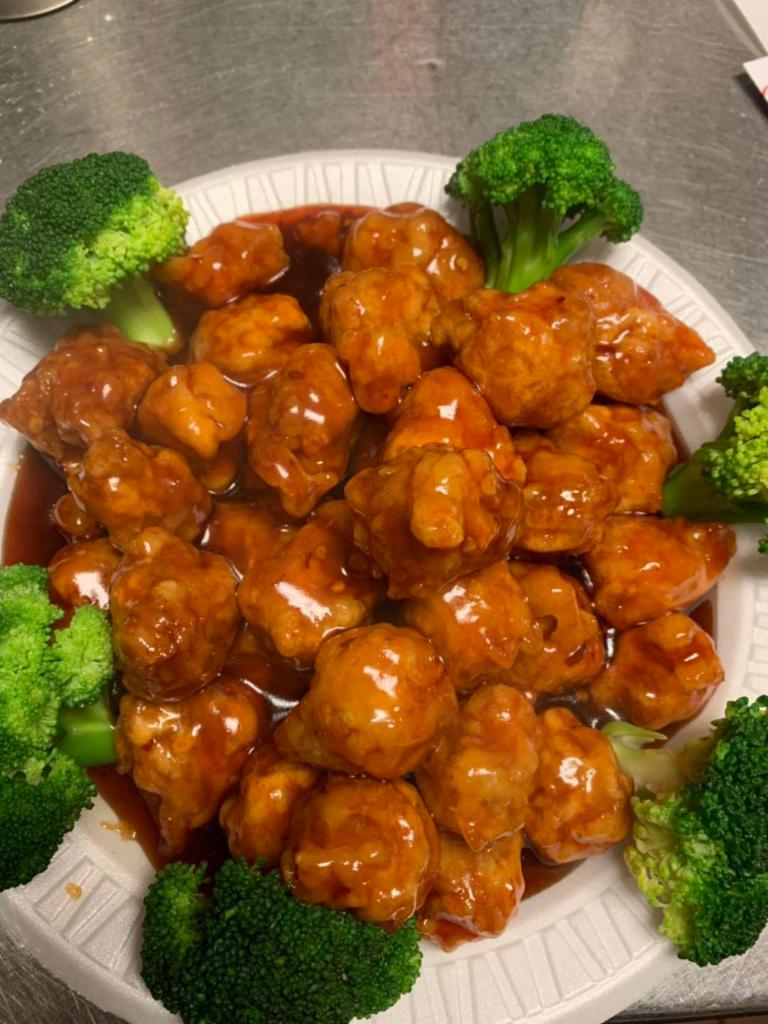 S1. General Tso's Chicken · Crispy chunks of chicken in special hot sauce with broccoli. Hot and spicy.