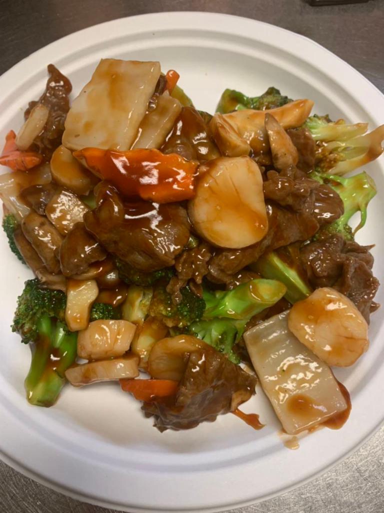 S8. Beef with Scallop with Mixed Veg · 