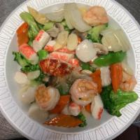 S11. Seafood Dlight · Lobster meat with scallops and jumbo shrimp in steak white sauce.