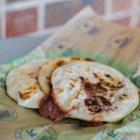 Pupusa de Frijol y Queso · fried red beans + cheese