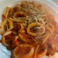 Pasta con Calamari · Squid in red sauce.