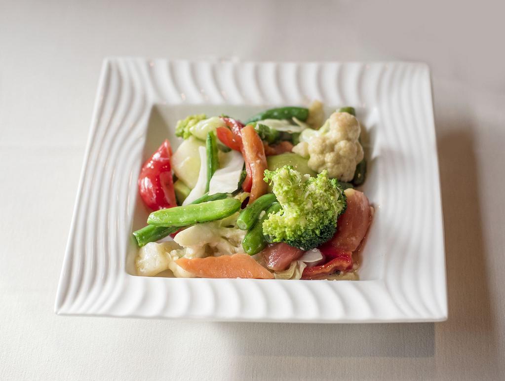 Burmese Style Mixed Vegetables · Stir fried mixed vegetables with cauliflower, broccoli, cabbage, string bean, tomato, carrot and garlic.