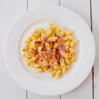 Bacon Mac & Cheese · Pasta shells in a creamy cheese sauce topped with crispy bacon.