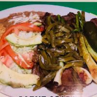 Carne Asada con Nopalitos · Grilled meat with cactus slices.