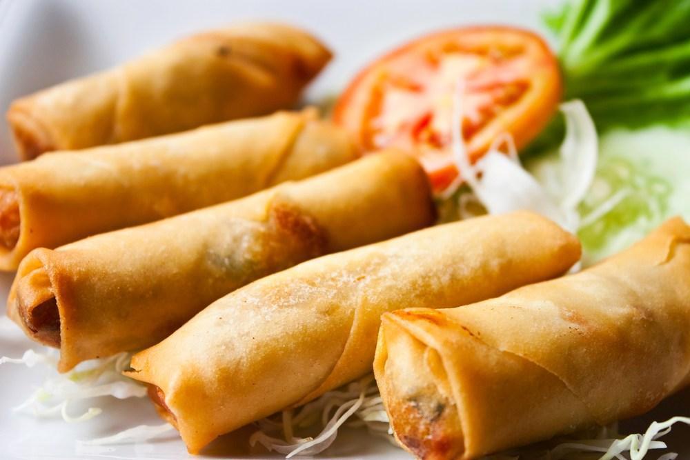 Spring Roll 春         卷 · 4 pieces deep fried rolls with vegetables