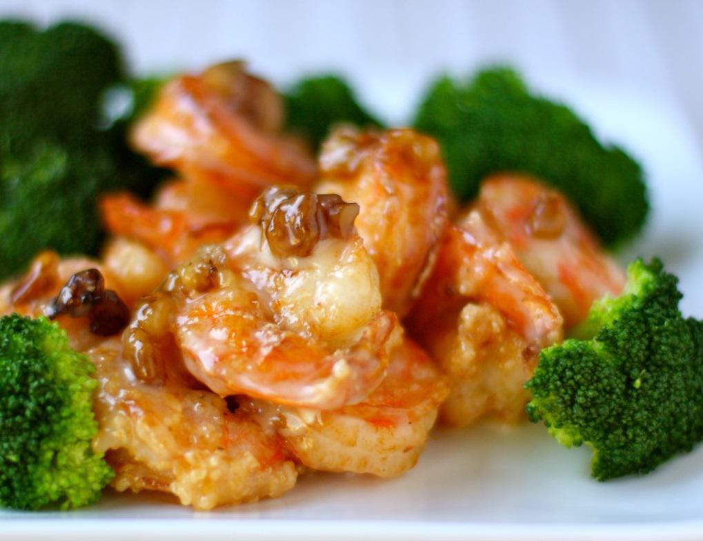 prawns with Honey Glazed Walnut 合桃虾 · Crispy fried prawns mixed in tasty house honey sauce topped with glazed walnut with broccoli side.