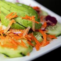 Ensalada de Aguacate  · Avocado Salad