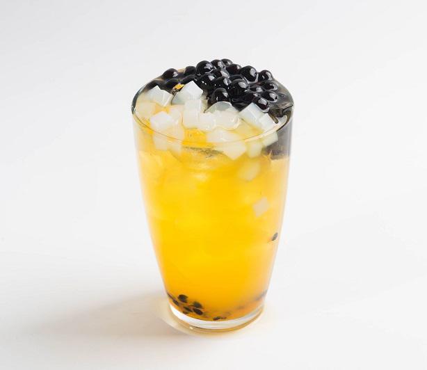 GOLDEN PASSION FRUIT · INCLUDES BOBA AND LYCHEE JELLY. 
NO ADDITIONAL SUGAR ADDED.