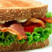 BLT Sandwich · Tocino, lechuga y tomate.