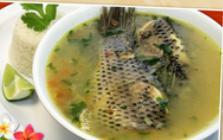 Sopa de Pescado · Fish soup.