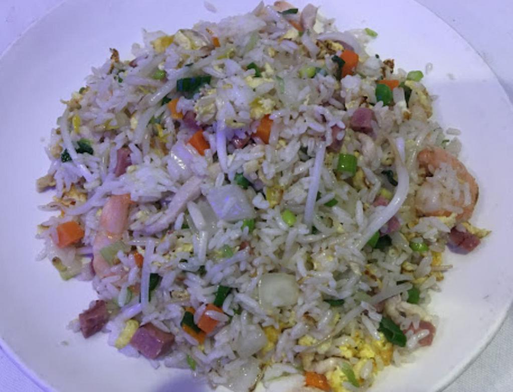 41. Young Chow Fried Rice 扬州炒饭 · Shrimp, chicken, pork and vegetables.