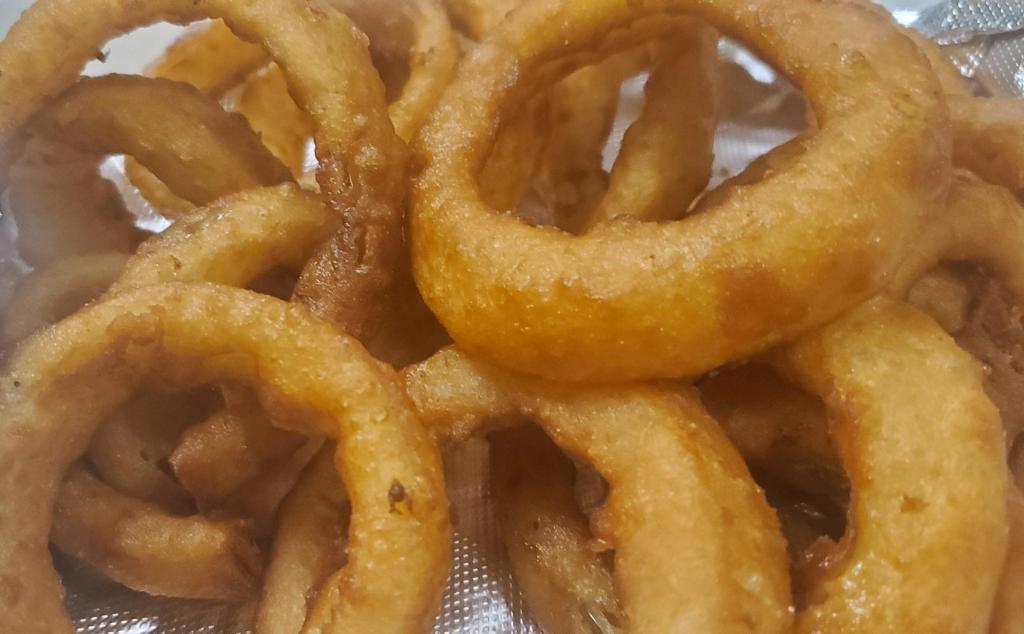 Onion Ring Basket · Thick cut onion rings dipped in a light batter, served golden and crispy with a side of knuckles rattlesnake sauce