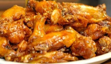 Knuckles Knockout Wings · 10 piece jumbo wings tossed in choice of sauce, served with bleu cheese and celery.