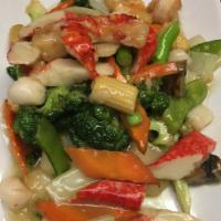 H1. Seafood Delight · Scallop, lobster, shrimp and crabmeat sauteed with broccoli and mixed vegetable in a delicio...