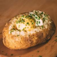 Skinny Spud · Topped with butter, sour cream, cheese and chives.