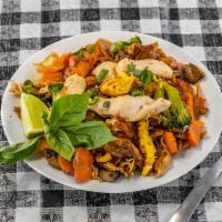 Pad Kee Mao · Flat noodles with egg, mushroom, bell pepper, onion, carrot, broccoli, basil.