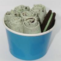 Minteo Ice Cream · Mint ice cream base, Oreos, and chocolate drizzle.