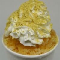 Pumpkin Spice Shaved Ice · Pumpkin shaved ice, a scoop of vanilla ice cream, whipped cream, and graham cracker crumbs.