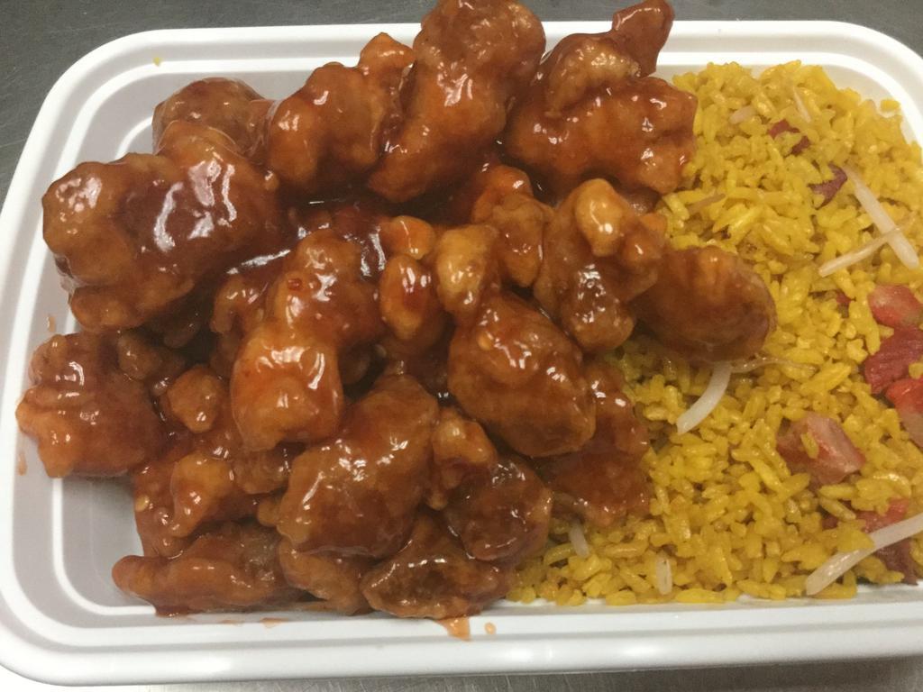 C17. General Tso’s Chicken Combo · Served with pork fried rice and egg roll. Hot and spicy.