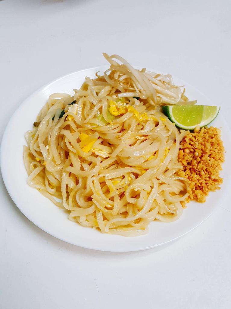 Phad Thai · Pan fried phad thai rice noodle,original tammarind sauce , egg,green onion, bean sprout​ and ground peanut.