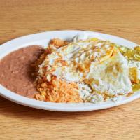 Chilaquiles Verdes con Huevo, Crema, Queso Fresco, Arroz y Frijoles · Shredded Tortillas in Green Sauce with Egg, Sour Cream, Cheese, Served with Rice and Beans