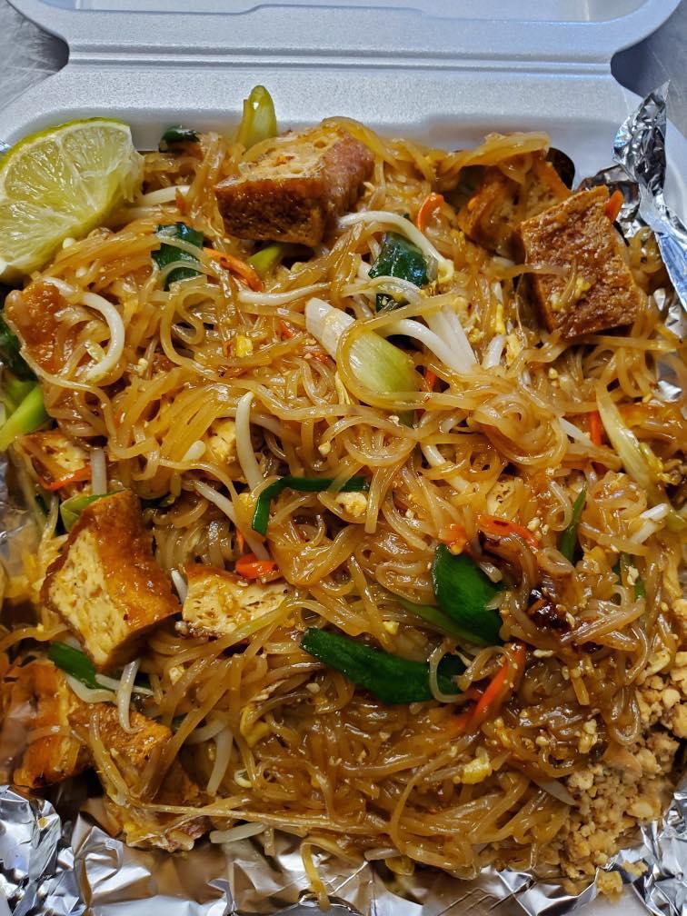 Pad Thai · (Choice of Chicken/Pork/ Tofu, Beef + $1, Shrimp + $2).
Stir fried choice meat with rice noodles and eggs, bean sprouts, carrots, green onion, wann jale pad thai sauce and ground peanuts.