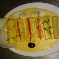 Yuca a la Huancaina · Cassava with yellow souce.