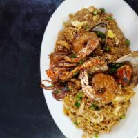Chaufa de Mariscos · Peruvian seafood fried rice, mixed with eggs and green onions and soy sauce.