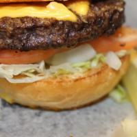 Chubby's Cheesebuger · 1/2 lb. Angus patty, lettuce, tomatoes, mayo, onions, pickle and American cheese.