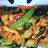 C11. Chicken with Garlic Sauce Combo Plate · Hot and spicy.