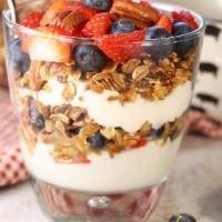 Vanilla Yogurt Cups · Vanilla Yogurt,Granola,Strawberry, Blueberry 