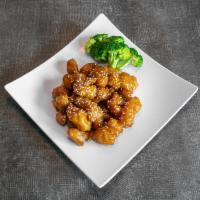 CB9. Sesame Chicken · Served with egg roll, fried rice and choice of soup.