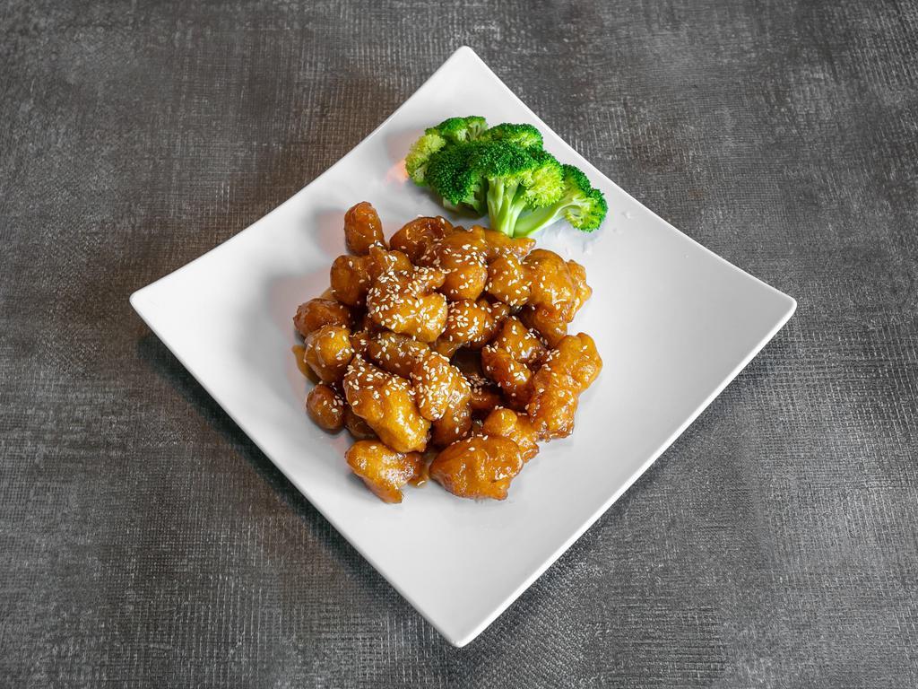 CB9. Sesame Chicken · Served with egg roll, fried rice and choice of soup.