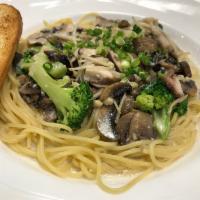 Fresh Mixed Mushroom · Shiitake, enoki, button mushrooms and broccoli with a cream or shoyu sauce with spaghetti pa...