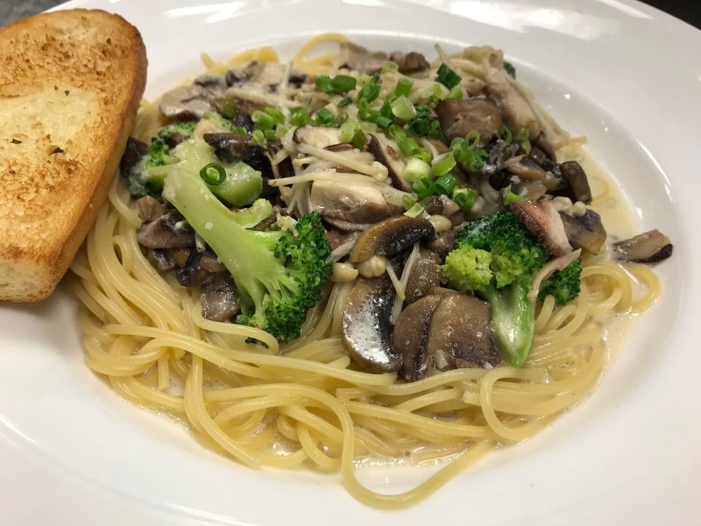 Fresh Mixed Mushroom · Shiitake, enoki, button mushrooms and broccoli with a cream or shoyu sauce with spaghetti pasta. Served with garlic bread.