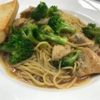 Chicken and Broccoli Pasta · Chicken and broccoli with spaghetti pasta, 8 sauces to choose from. Served with garlic bread.
