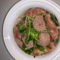 6. Pho Beef and Meatball  · Eye round beef, meatballs, rice noodles, beef broth, onion, pepper.
