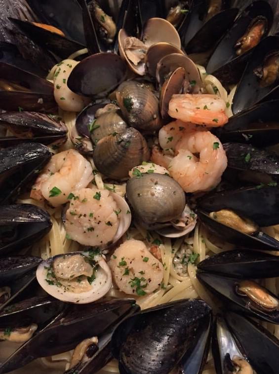 Zuppa di Pesce Pasta*FEEDS 2* · Mussels, clams, shrimps and scallops served over pasta. Served with house salad and garlic bread.