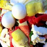 Antipasto Salad 🌱🌱 · Salami, imported prosciutto di parma, provolone, fresh mozzarella, artichoke hearts, roasted...