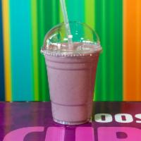 Strawberry Dream Smoothie · Acai, strawberry, and powder milk. Acai, morango, e leite ninho.