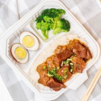 Stewed Beef And Tomato Over Rice (蕃茄牛肉饭) · 配卤蛋及西蓝花