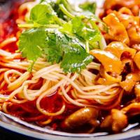 Braised Pork Intestine with Rice Noodles 红烧肥肠米线 · 