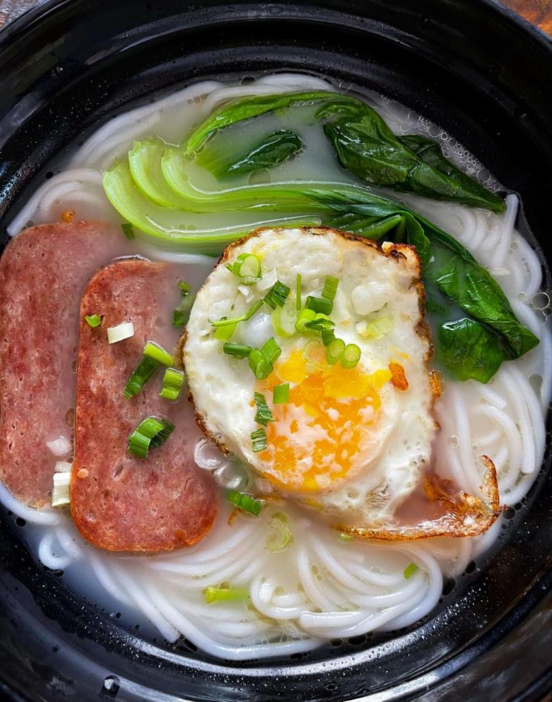 Ham&Fried Egg with rice noodles 餐肉蛋米线 · 