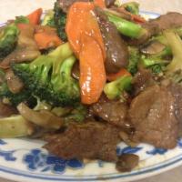 E7. Stir Fried Beef with Broccoli 西兰花炒牛肉 · 
