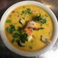 Sopa de Mariscos · Fish and shrimp soup