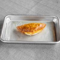 4 Cheese Empanada · Empanada de cuatro quesos