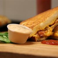 Grilled Cheese Sandwich with Tomato · 