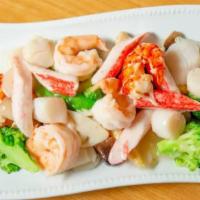 H15. Seafood Delight · Jumbo shrimp, lobster, scallops and crab meat. Served with white rice.