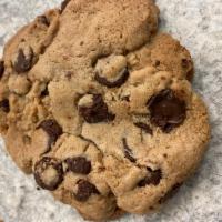 Chocolate chip Cooki · Fresh baked chocolate chip cookies