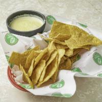 Chips y Salsa Ranchera · Chips and ranchera sauce.